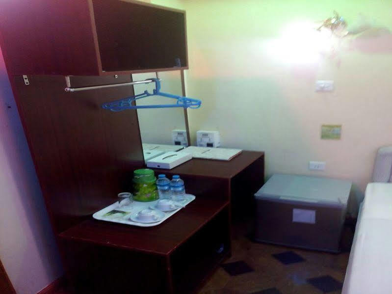 New Golden Forward Hotel Yangon Exterior photo