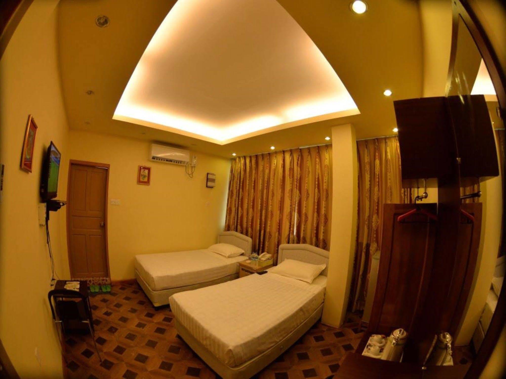 New Golden Forward Hotel Yangon Exterior photo