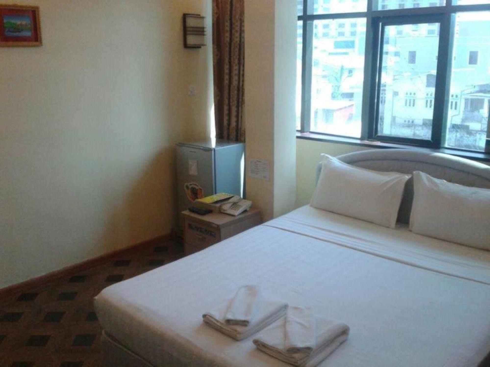New Golden Forward Hotel Yangon Exterior photo